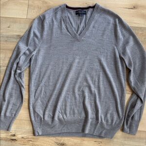 Brooks Brothers Men's Light Gray V-Neck Sweater